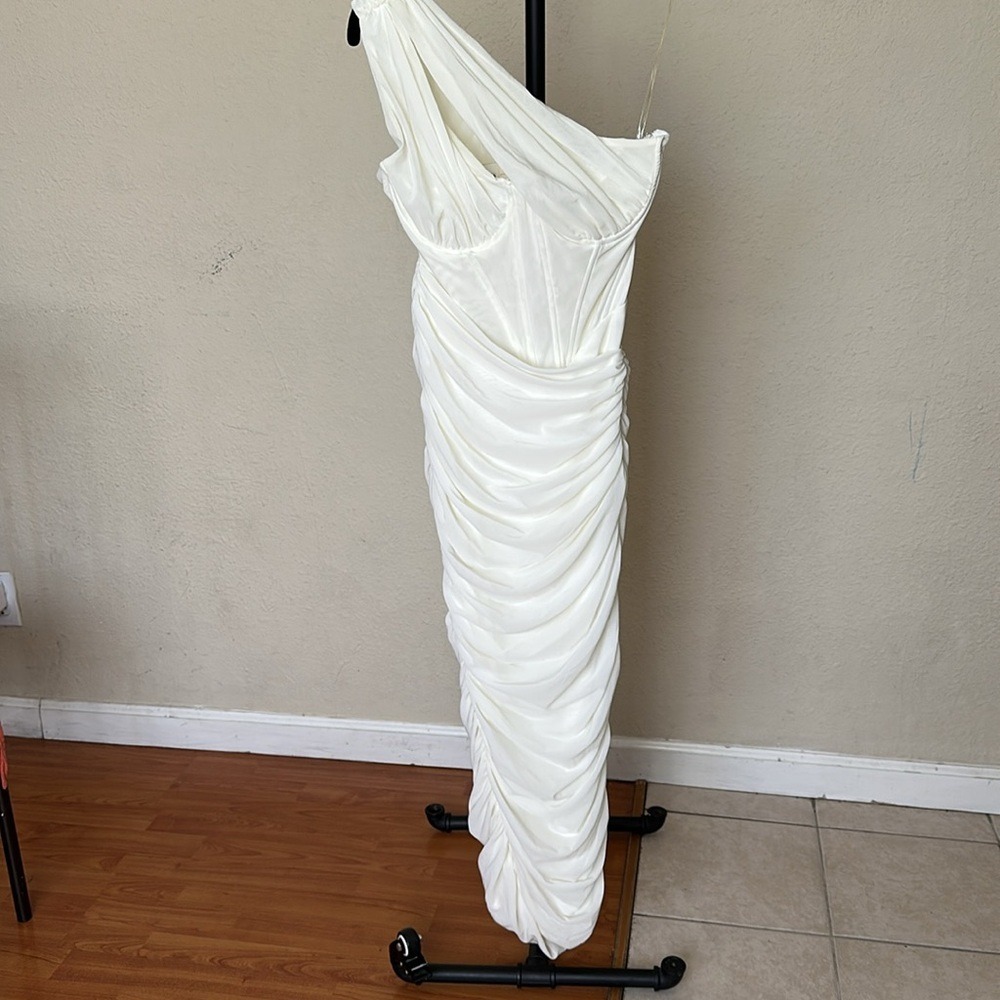 HOUSE OF CB 'Valentina' Ivory white Asymmetric Cutout Midi Dress NWOT Size S - Picture 12 of 13